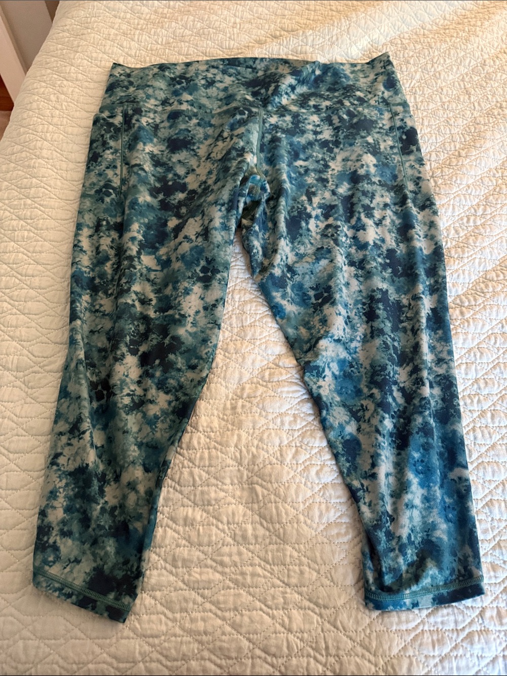 Athleta Salutation Stash Printed 7/8 Tight